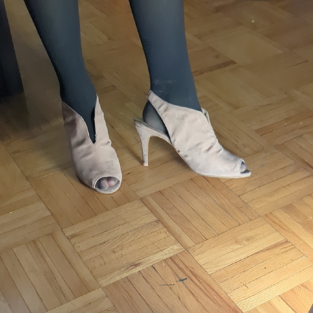 Chinese Laundry Taupe Open-Toe Heels
